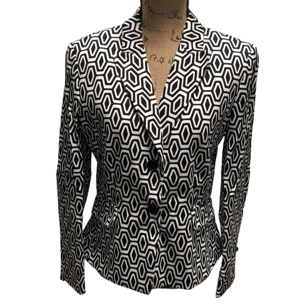 {Tahari} White And Black Geo Print Double Button Front Closure Blazer